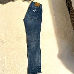 Women’s straight leg distressed jeans